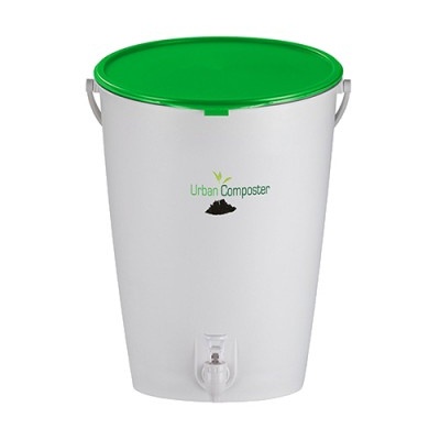 Domácí kompostér na recyklaci bioodpadu z kuchyně